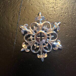 Vintage Silver Tone Snowflake Cross Ornament Pin Rhinestones BSD